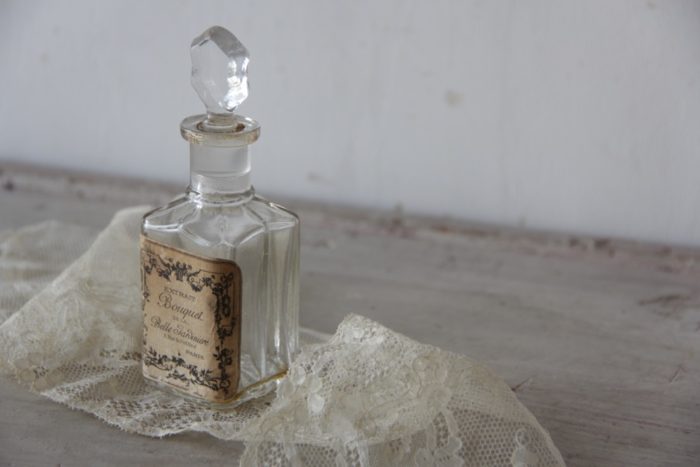 SOLD] 古いラベル付き香水瓶 – 2020.1.24(fri) L'atelier Brocante